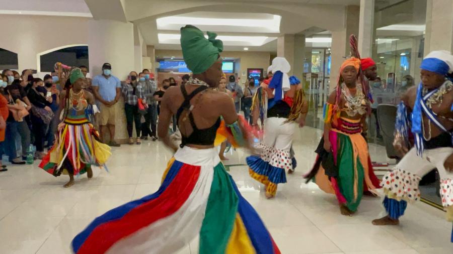 LLEGA PANTERA NEGRA: WAKANDA POR SIEMPRE  CON RITMO DE PUNTA Y EL BALLET GARIFUNA  